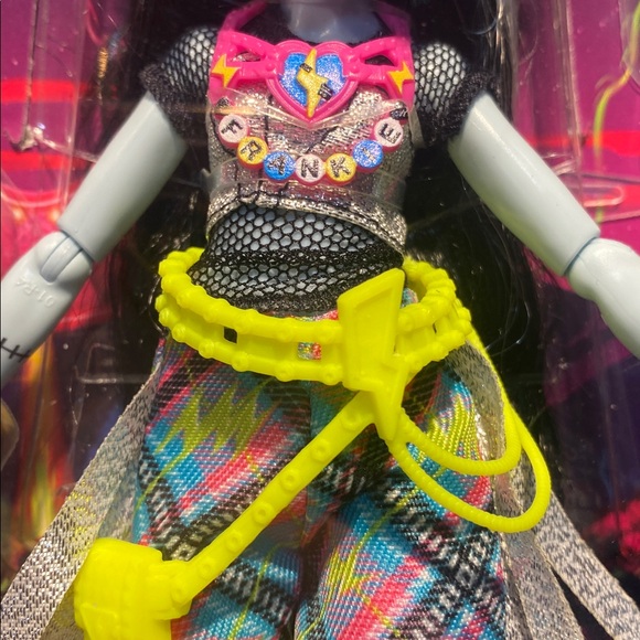 Monster High Frankie Stein Doll with Neon and Floral Accents - Picture 3 of 10